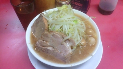 「【小麦粉研究会】大ラーメン800円＋味付けウズラ100円」@ラーメン二郎 大宮店の写真