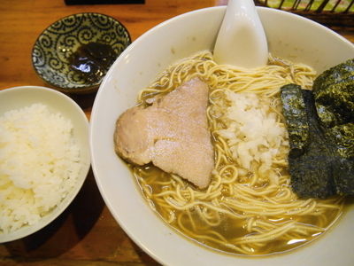 「煮干しそば＋サービス大盛＋サービス半ライス」@煮干しそば 暁の写真