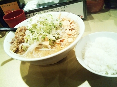 「スーパーにんにく醤油ラーメン+半ライス」@超ごってり麺 ごっつ 新小岩店の写真