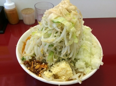 「味噌ラーメン ヤサイましまし、あと全部 ＋タマネギ」@ジラフの写真