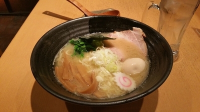「ラーメン(780円)+味玉(100円)」@自家製熟成麺 吉岡の写真