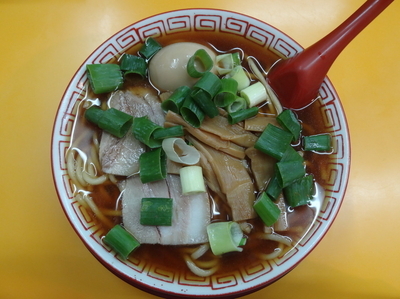 「中華そば（中盛 味付玉子入り）」@麺屋7.5Hz+ 梅田店の写真