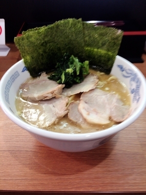 「チャーシュー麺中盛1000円、硬め濃いめ」@家系ラーメン みさき家の写真