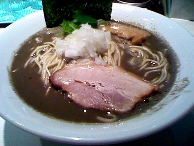 「極濃煮干しラーメン（780円）+大盛（100円）」@煮干し中華そば 一燈の写真