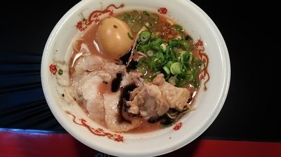 「【無鉄砲 がむしゃら】黒とんこつラーメン+味玉」@大つけ麺博プレゼンツ つけ麺VSラーメンの写真