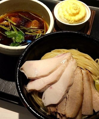 「【10月限定】あっさり淡麗チャーシュー鶏つけ麺＋メレンゲ」@煮干し中華そば 一燈の写真