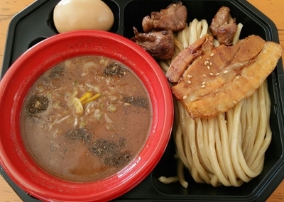 「[中華蕎麦とみ田]王道の濃厚豚骨魚介＋特製全部のせ＋300円」@大つけ麺博プレゼンツ つけ麺VSラーメンの写真