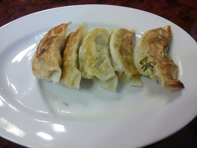 「餃子　300円」@パンダ 糀谷店の写真