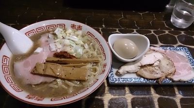 「【限定】煮干らーめん＋特級トッピング」@特級鶏蕎麦 龍介の写真