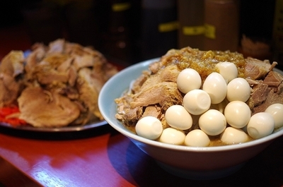 「小ラーメン豚マシうずらマシマシマシ(ニンニクマシ+アブラマシ」@立川マシマシ 神田駅前店の写真