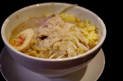 「ラーメン(背油ブロックマシマシ・アブラ)650円」@麺や 希 御徒町店の写真