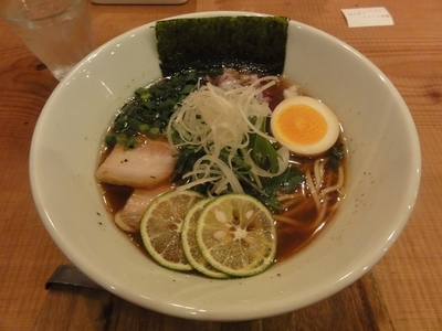 「すだち醤油らーめん」@ヌードルヤ ME-CHA-KU-CHAの写真