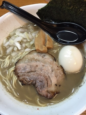 「らーめん+味玉（大盛り）」@いのうえの写真