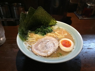 「ラーメン+替え玉」@横浜らーめん 壱八家 本厚木店の写真