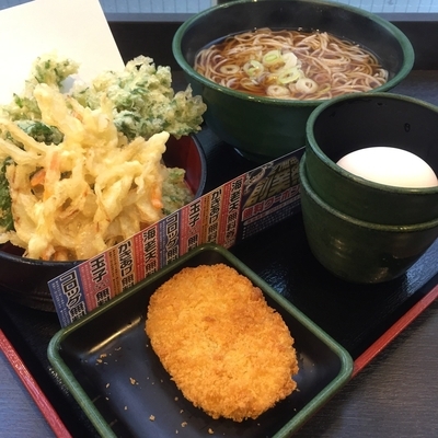 「朝そば（玉子）（￥330）＋春菊天（￥100）＋α」@ゆで太郎 芝大門店の写真