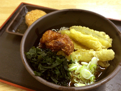 「唐揚げごぼう天(500円)+コロッケ(クーポン)」@ゆで太郎 日本橋本石町店の写真