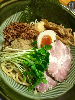 「【夜の部】まぜそば（魚粉Ver.）￥700」@あぢとみ食堂の写真