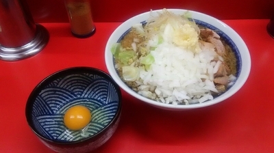 「ラーメン（ニンニク タマネギ多め）＋生玉子」@ラーメン信者の写真