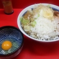 ラーメン（ニンニク タマネギ多め）＋生玉子