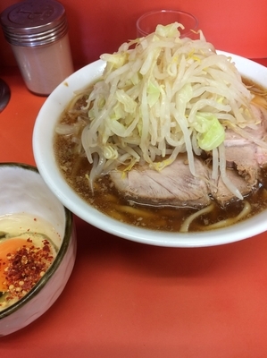 「半分 固め 脂少な目 ＋たまご 700円 ＋50円」@ラーメン二郎 神田神保町店の写真
