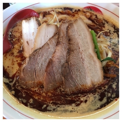 「ボウボウラーメン赤チャーシュー1辛」@ボウボウラーメンたかやまの写真