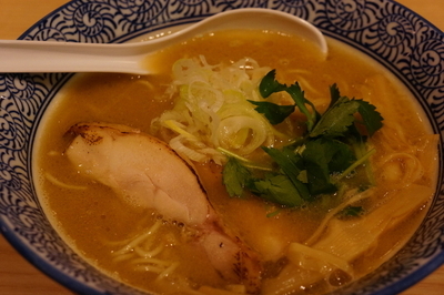 「能登烏賊干し醤油らーめん」@麺屋 つくつく 池袋東口店の写真