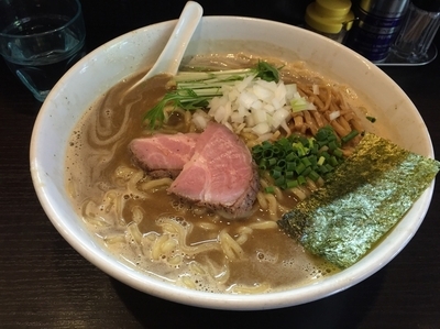 「煮干豚骨ラーメン特盛」@麺処 夏海の写真