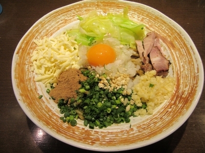 「黒どろまぜば＋チーズ（８００＋１００＝９００円）」@麺や 虎徹の写真