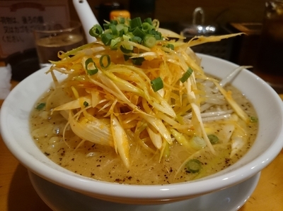 「ネギ味噌らーめん820円+ハイボール&ウーロン杯 他」@焙煎RA-MENかれんと 川越市駅店の写真
