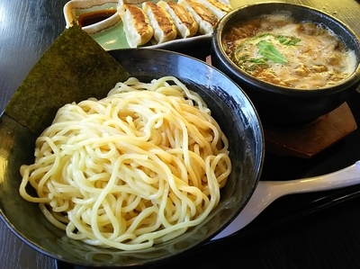 「石焼つけ麺(太麺) +【期間限定】スタミナ辛口餃子:㋚券」@麺屋 上野商店 下諏訪店の写真