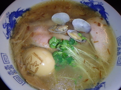 「中崎壱丁塩らーめん肉そば(750円)、煮玉子(クーポン)」@麬にかけろ 中崎壱丁 中崎商店會1-6-18号ラーメンの写真