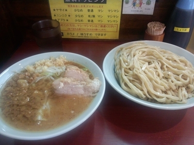 「つけ麺中 ヤサイ少なめニンニクアブラ」@立川マシマシ 神田駅前店の写真