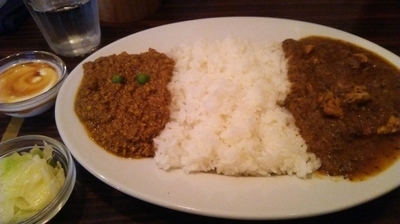 「ツインカレー（辛口伊達鶏カレー&キーマカレー） 1500円」@京橋屋カレーの写真