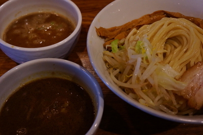 「二色つけ麺（濃厚醬油＋カレー）、大盛り無料」@神保町 可以の写真