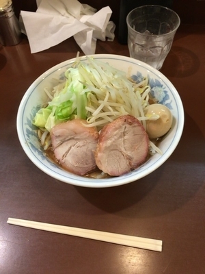 「ラーメン野菜背脂味玉」@らーめん陸の写真