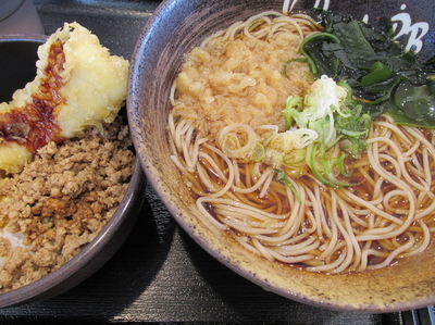 「イカ・そぼろセット　「560円」」@ゆで太郎 春日部永沼店の写真