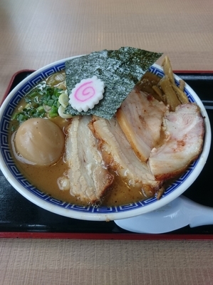 「特製らーめん(中盛サービス)」@大勝軒てつの写真