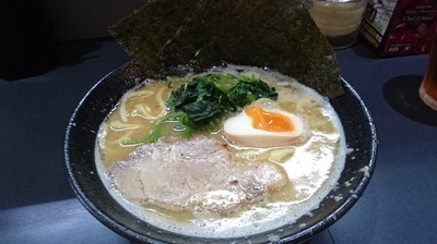「醤油豚骨ラーメン（６８０円）」@横浜家系ラーメン 龍源 池上店の写真