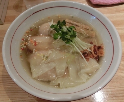 「地球の塩そば　海老ワンタン＋半熟煮玉子」@地球の中華そばの写真