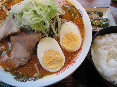「味噌ラーメン＋ﾗｲｽ・漬物・ｱｲｽｺｰﾋｰ　「842円＋サー」@炭火ダイニング光秀の写真