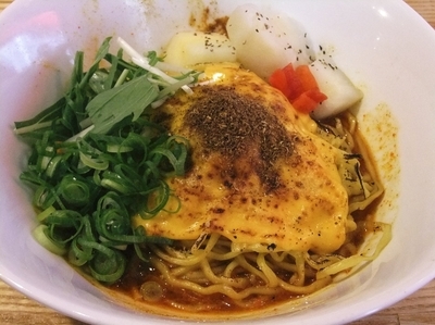 「汁なし担々麺スパイシーカレー（700円）＋炙りチーズ」@汁なし担々麺 麻沙羅の写真