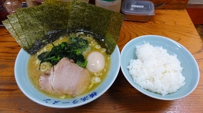 「山賊ラーメン（830円）＋ライス（100円）」@横浜ラーメン 山賊の写真