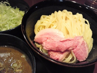 「【限定】濃厚豚骨魚介つけ麺￥830・ネギ￥100」@UNDER GROUND RAMENの写真