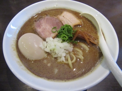 「限定　ストロングスタイル。（８５０円）＋しらすご飯」@中華そば 飯村製作所の写真