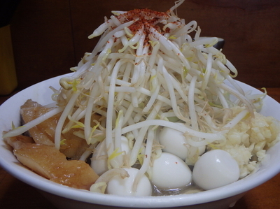 「小ラーメン(700円)(ヤサイニンニク)、うずら5ヶ」@蓮爾 新町一丁目店の写真