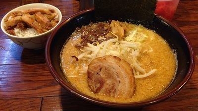 「味噌ラーメン(こってり)＋ミニチャーシュー丼」@風来坊の写真