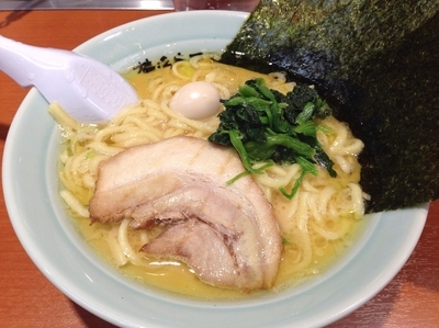 「醤油ラーメン」@横浜家系ラーメン 新宿小滝橋 魂心家の写真