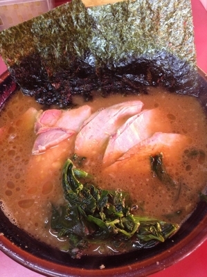 「チャーシュー麺中盛、硬め濃いめ」@王道家の写真