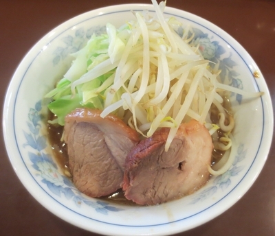 「らーめん（少な目＋野菜チョイマシ）630円」@らーめん陸の写真