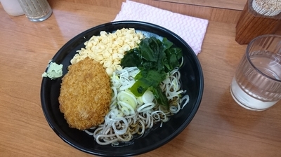 「冷やしたぬきそば+コロッケ」@大江戸そば 上野9・10番ホーム店の写真